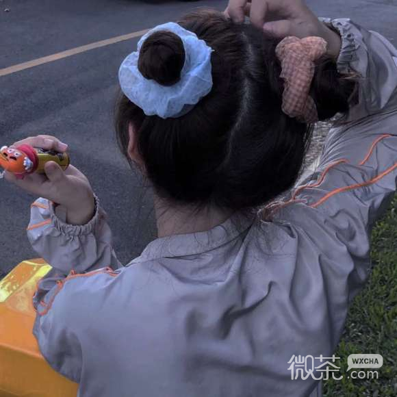 最潮佛系深沉阳光女生头像