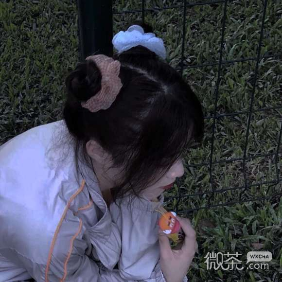 最潮佛系深沉阳光女生头像