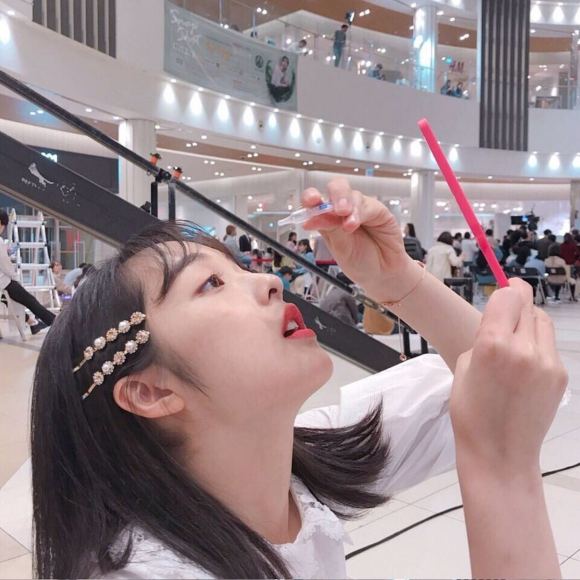 文艺深沉性感微信女生头像