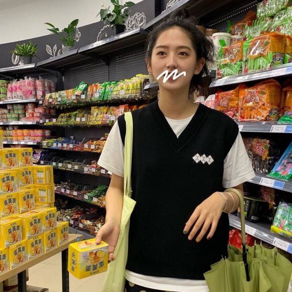 文艺深沉性感微信女生头像