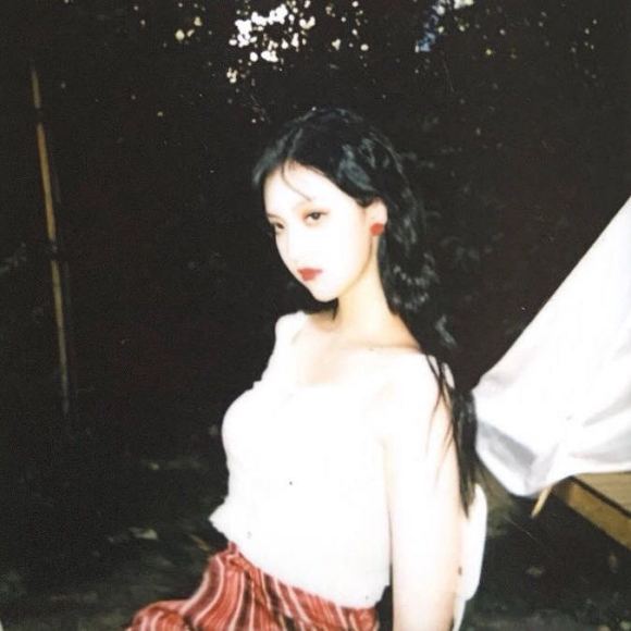 文艺深沉性感微信女生头像