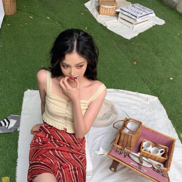 文艺深沉性感微信女生头像