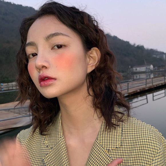 文艺深沉性感微信女生头像