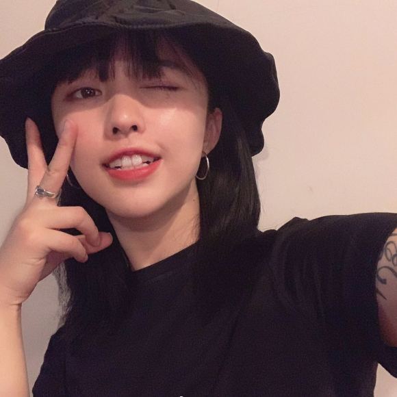 文艺深沉性感微信女生头像