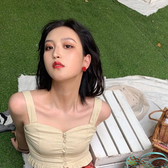 文艺深沉性感微信女生头像