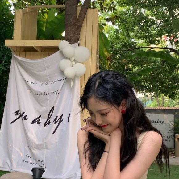 文艺深沉性感微信女生头像