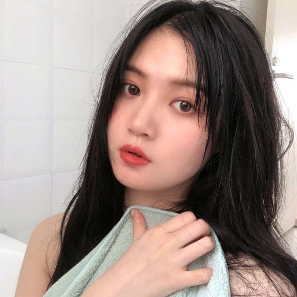 文艺深沉性感微信女生头像