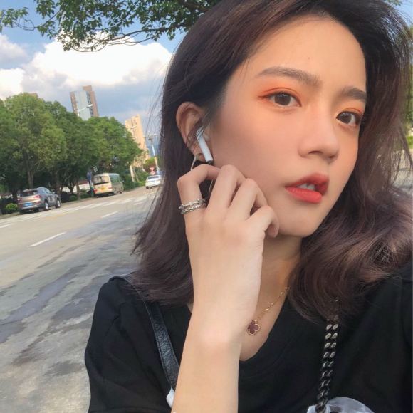 文艺深沉性感微信女生头像