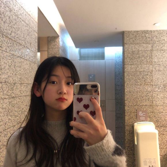 文艺深沉性感微信女生头像