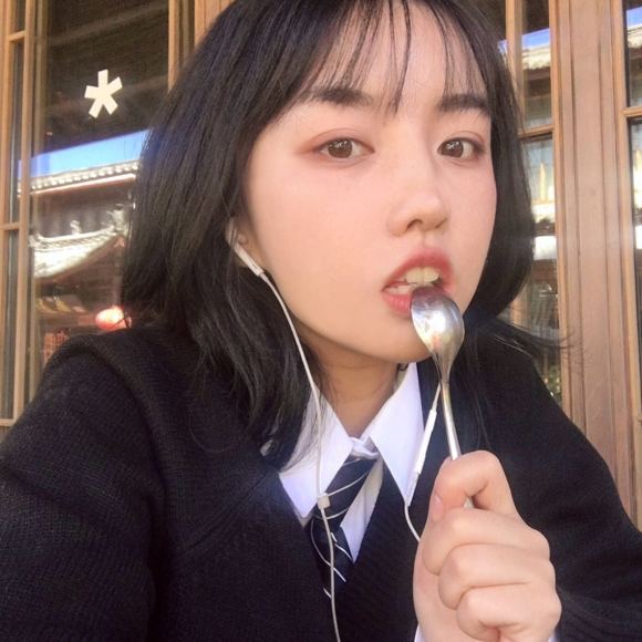 文艺深沉性感微信女生头像