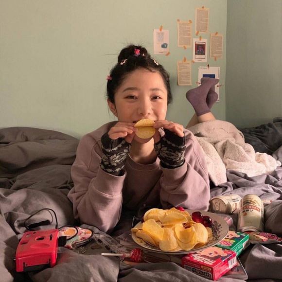 文艺深沉性感微信女生头像