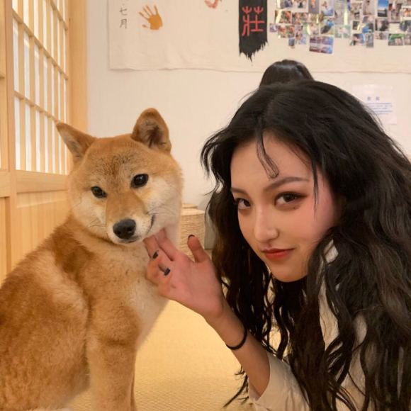 文艺深沉性感微信女生头像