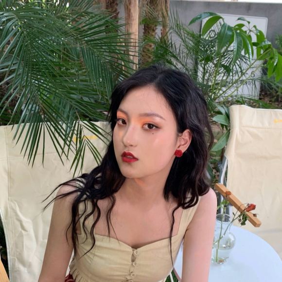 文艺深沉性感微信女生头像