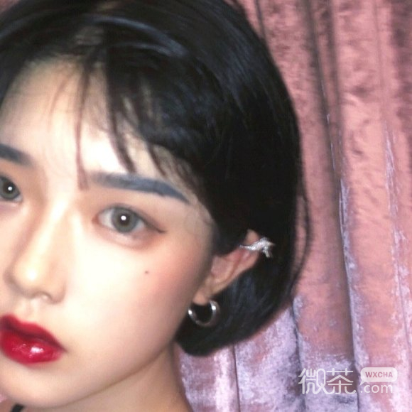 微信洒脱潮流性感女生头像