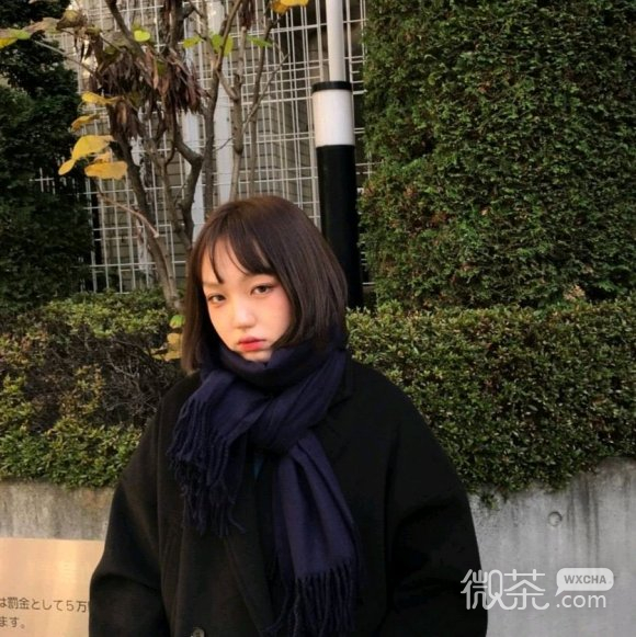 微信洒脱潮流性感女生头像