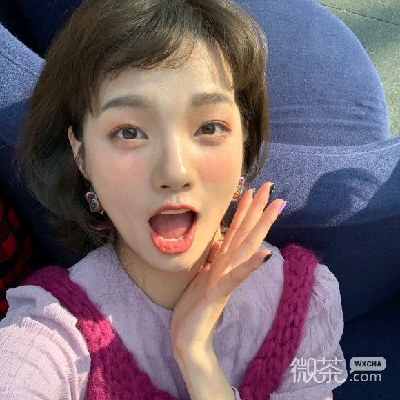 微信洒脱潮流性感女生头像