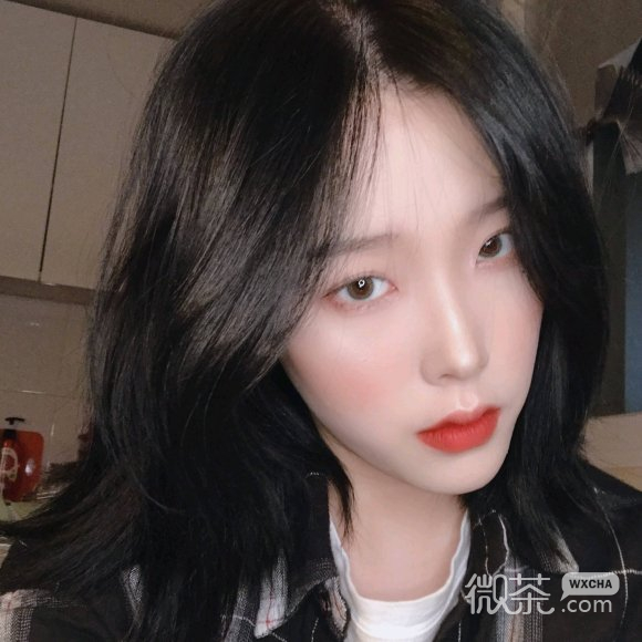 微信洒脱潮流性感女生头像
