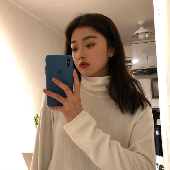 微信洒脱潮流性感女生头像