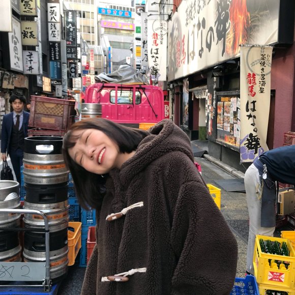 微信洒脱潮流性感女生头像