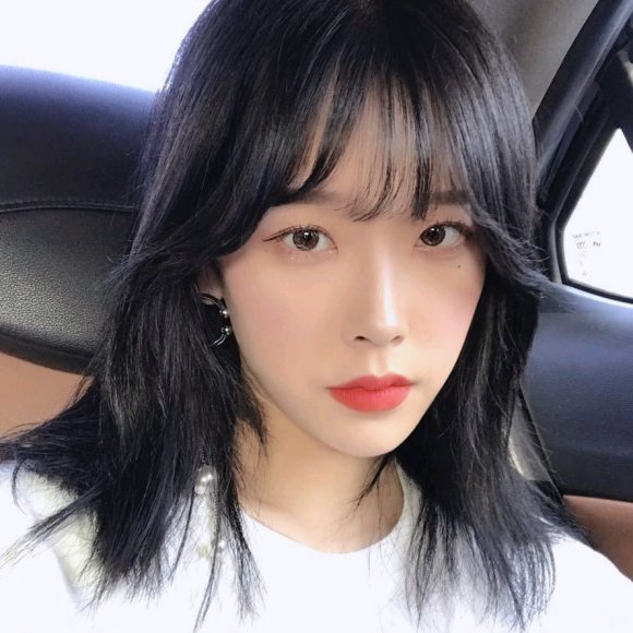 微信洒脱潮流性感女生头像