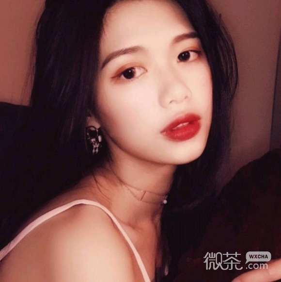 微信洒脱潮流性感女生头像