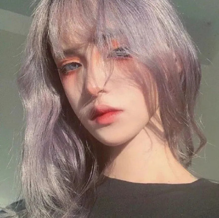 高冷系性感欧美女生头像