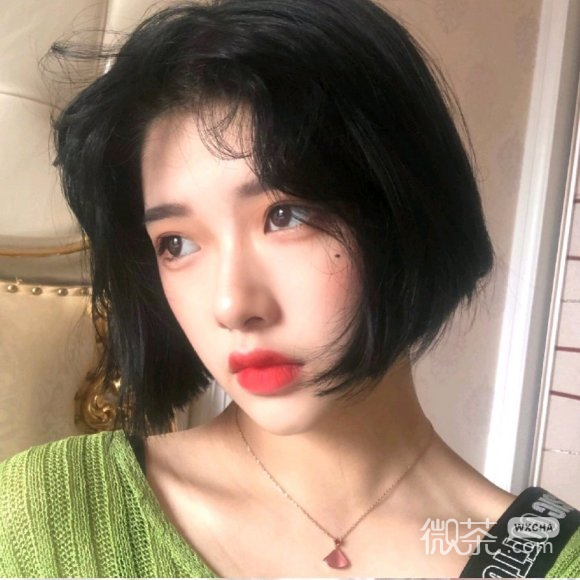 微信洒脱潮流性感女生头像