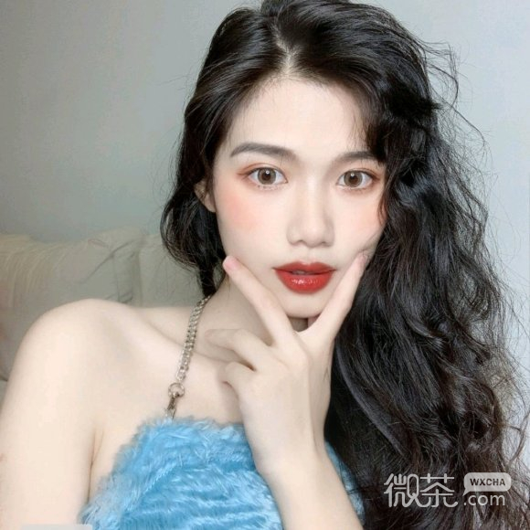 微信洒脱潮流性感女生头像
