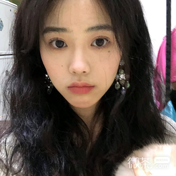 微信洒脱潮流性感女生头像