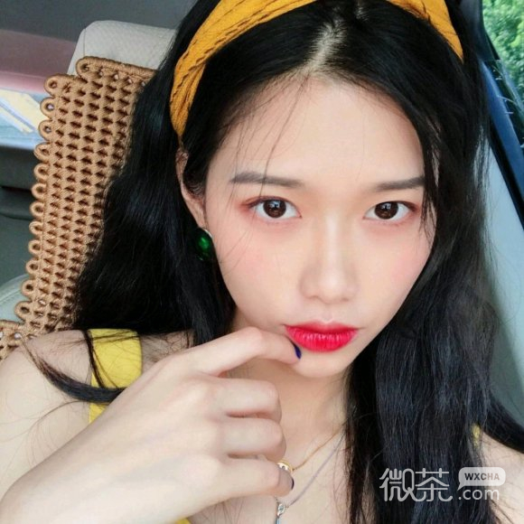 微信洒脱潮流性感女生头像