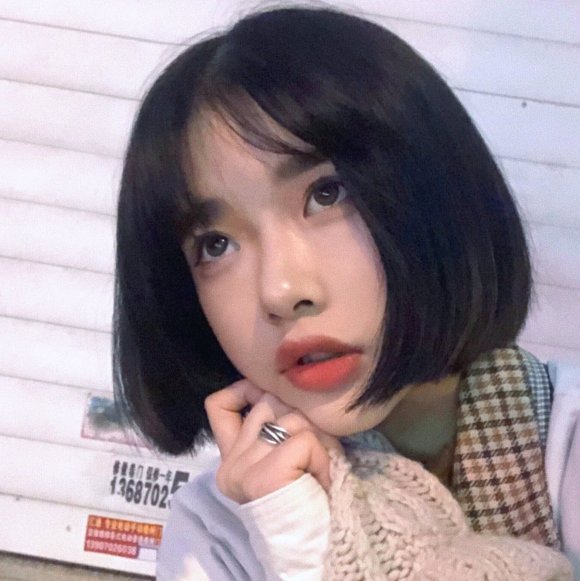 微信洒脱潮流性感女生头像