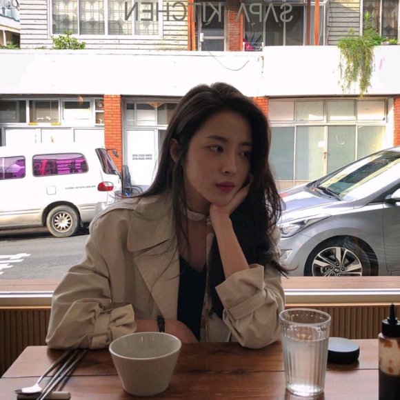 微信洒脱潮流性感女生头像