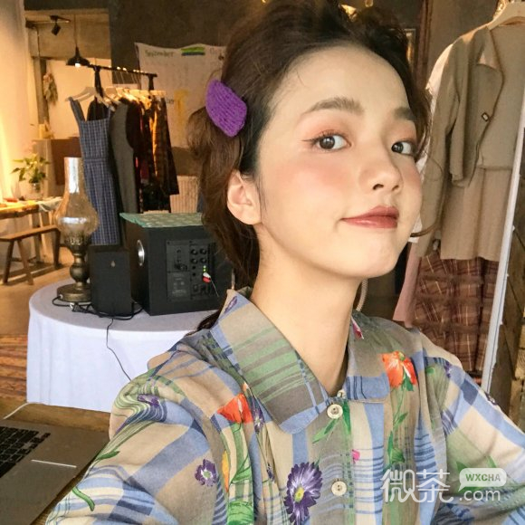 微信洒脱潮流性感女生头像