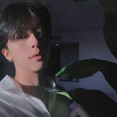 阳光成熟吸引人的帅气男生头像