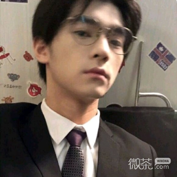 微信帅气文艺深沉性感男生头像