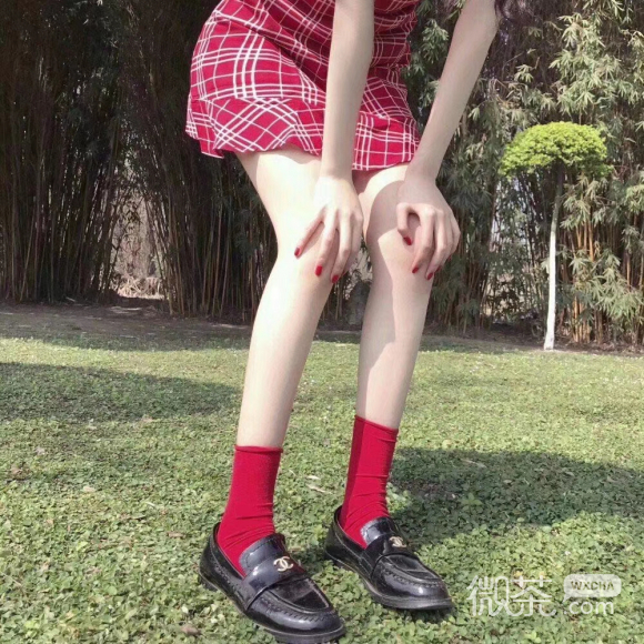 清新洒脱文艺长发女生微信头像