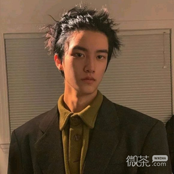 微信帅气文艺深沉性感男生头像