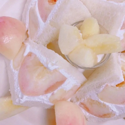 暖色系桃子食物背景图