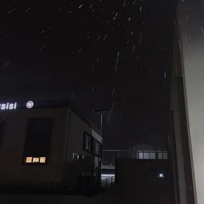 微信黑色治愈系背景图