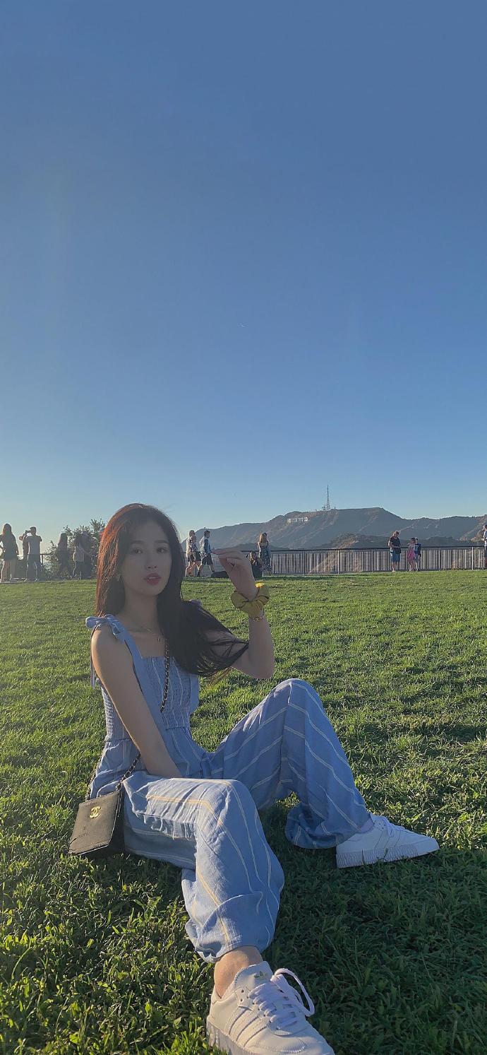 有点可爱的虞书欣聊天壁纸来咯