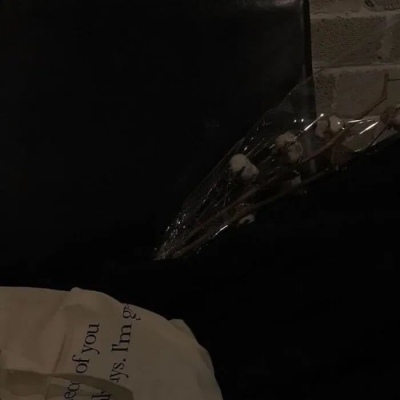 微信黑色治愈系背景图
