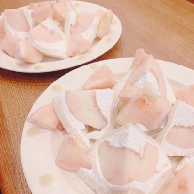 暖色系桃子食物背景图