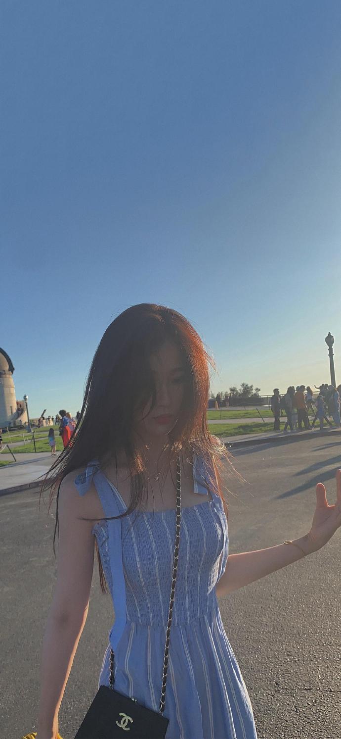 有点可爱的虞书欣聊天壁纸来咯