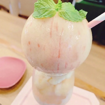 暖色系桃子食物背景图