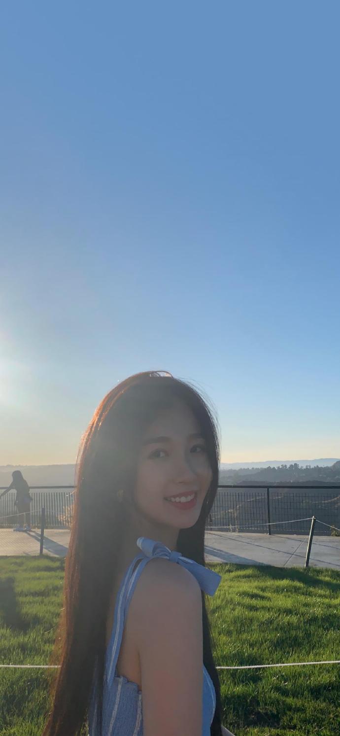 有点可爱的虞书欣聊天壁纸来咯