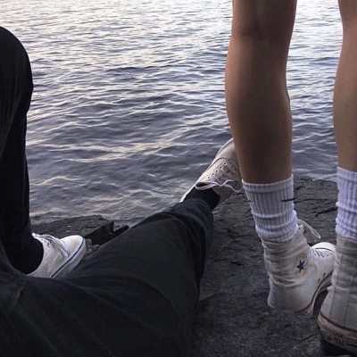 微信黑色治愈系背景图