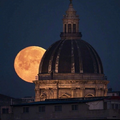 唯美意境夜晚月亮背景图