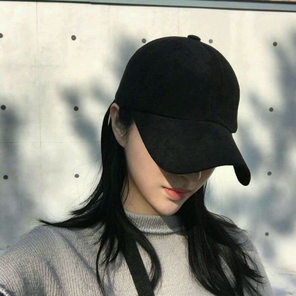 俏皮文艺长发女生头像