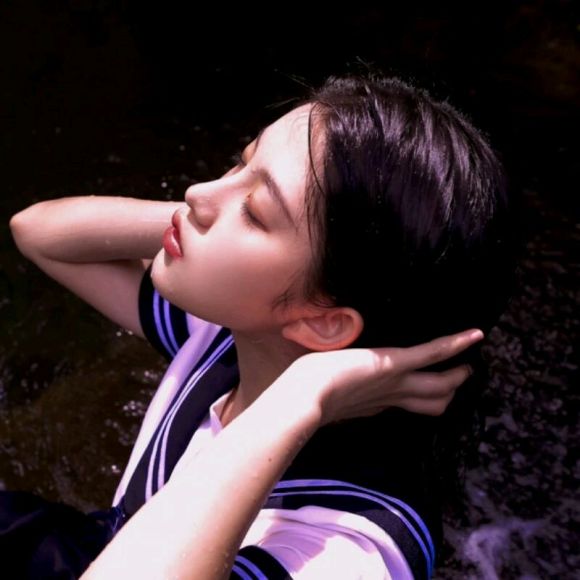 沧桑佛系长发成熟女生头像