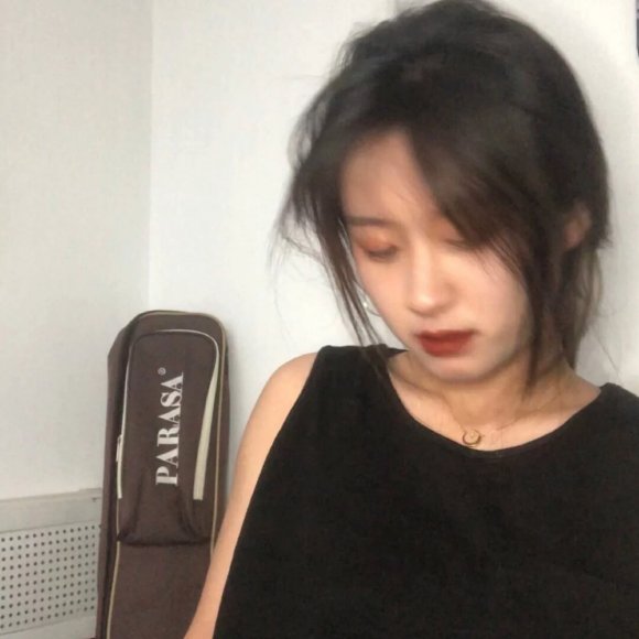 沧桑佛系长发成熟女生头像